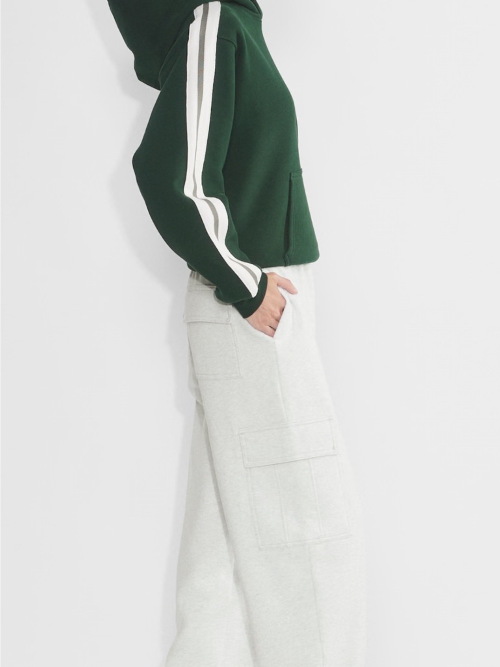 Aritzia NWT Cozy Sweatfleece Mega Cargo Joggers - Size 2Xl - Picture 7 of 7